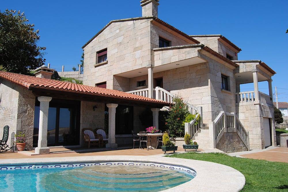 Villa in Baiona 1100 m from the Beach in Baiona, Rías Baixas