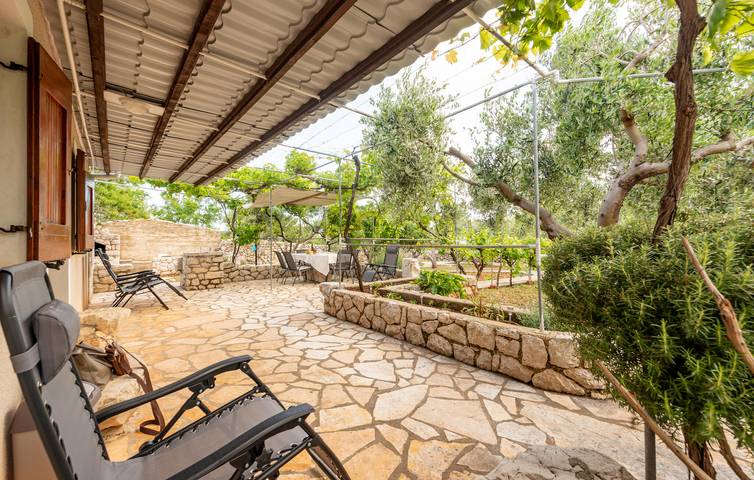 Ferienhaus für 6 Personen, mit Terrasse auf Pag - 2
