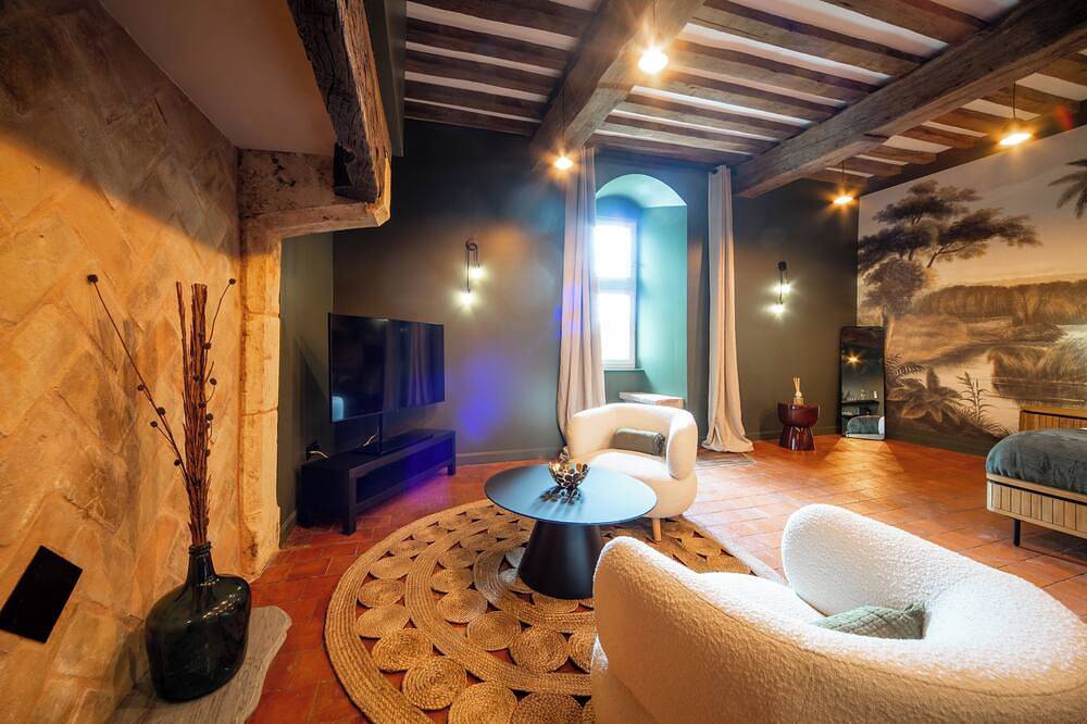 \"Château de Dracy - La Nomade\" in Dracy-le-Fort, Région de Chalon-sur-Saône