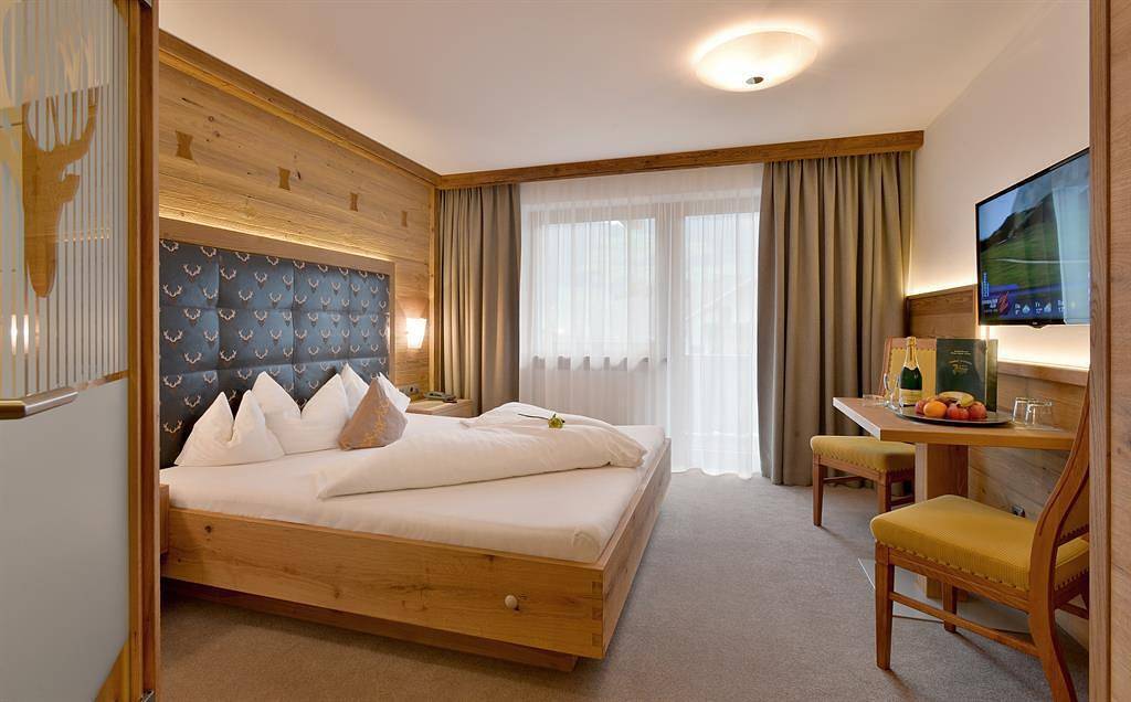 Vierbettzimmer Wildbach Hp in Tuxer Alpen, Schlitters