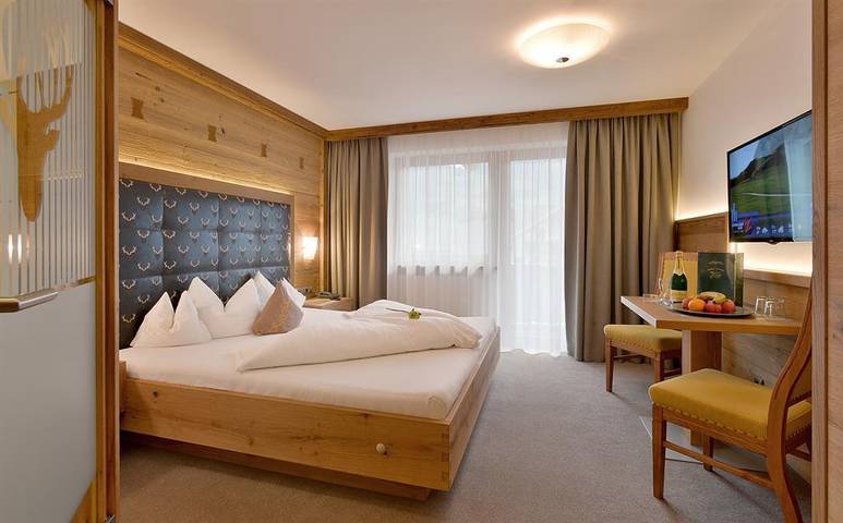 Vierbettzimmer Wildbach Hp in Tuxer Alpen, Schlitters