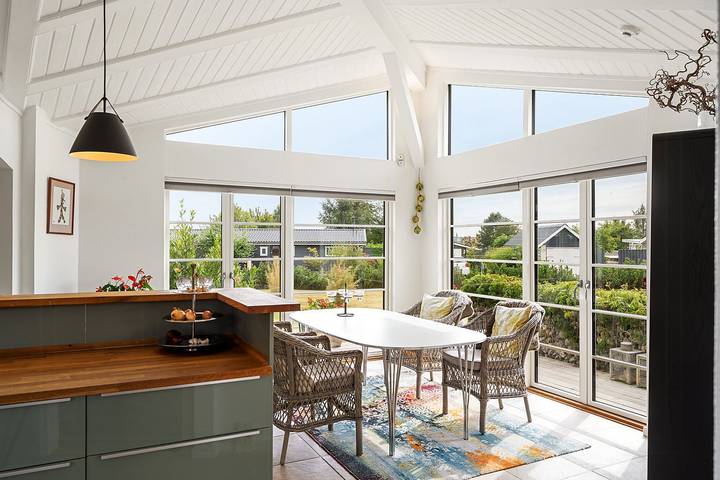 Ferieudlejning for 6 personer, med terrasse og have, børnevenlig i Holbæk