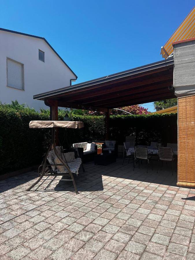 Villa per 6 persone, con terrazza e giardino, con animali domestici a Paestum