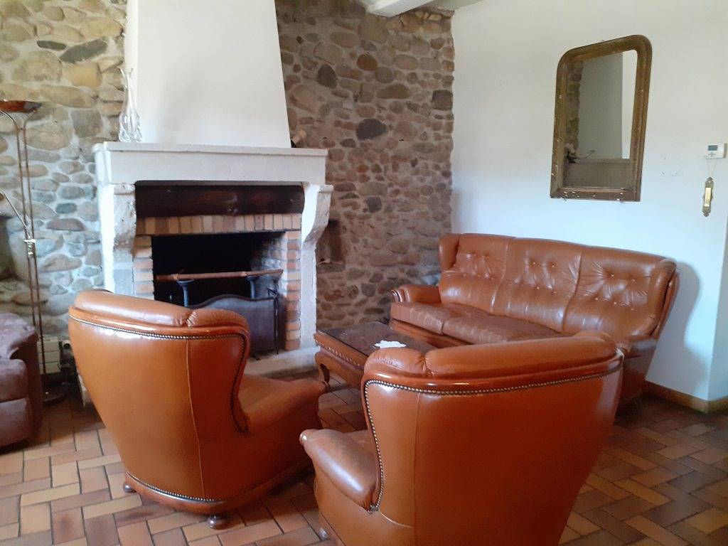 Les Hirondelles, maison ancienne hameau des Mazes in Vallon-Pont-d'Arc, Ardèche