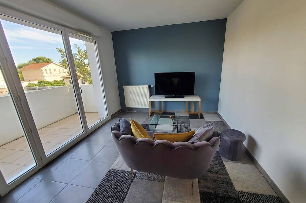 Apartamento entero, ¡Agradable apartamento T2 a las puertas de Burdeos y de camino a las playas! in Eysines, Región de Burdeos