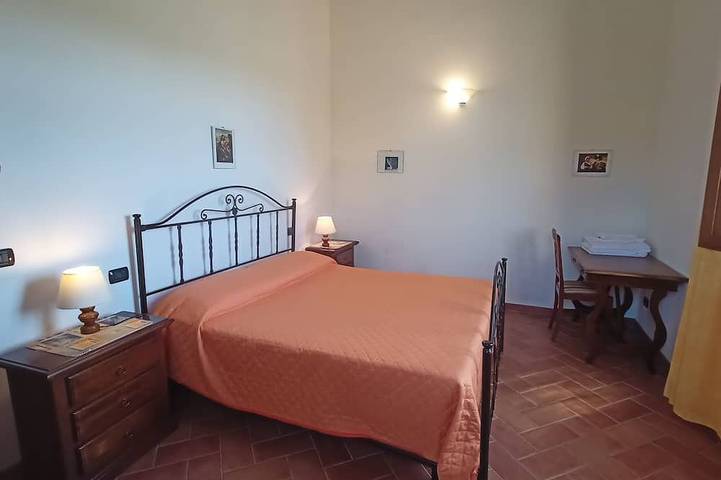 Appartamento per 4 persone, con piscina e giardino in Cascina