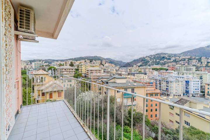 Appartamento intero, GuestHost - Sturla Cozy Flat with Private Parking in Genova (Città), Genoa