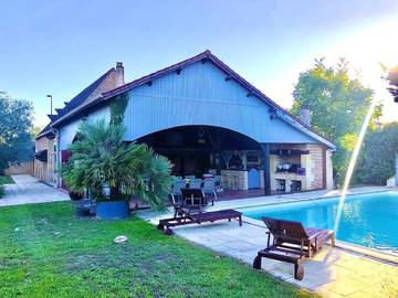 Gîte pour 12 personnes, avec jardin et jacuzzi ainsi que bassin pour enfant et piscine à Lamonzie-Saint-Martin