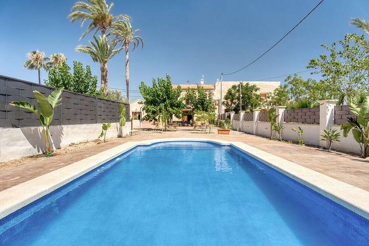 Chalet para 16 personas, con terraza y jardín en Elche