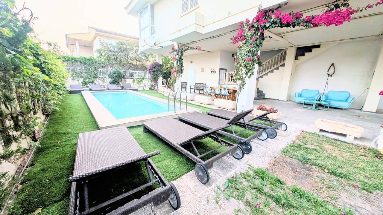 Appartement entier, Villa with Private Pool in Playa de Muro, Muro