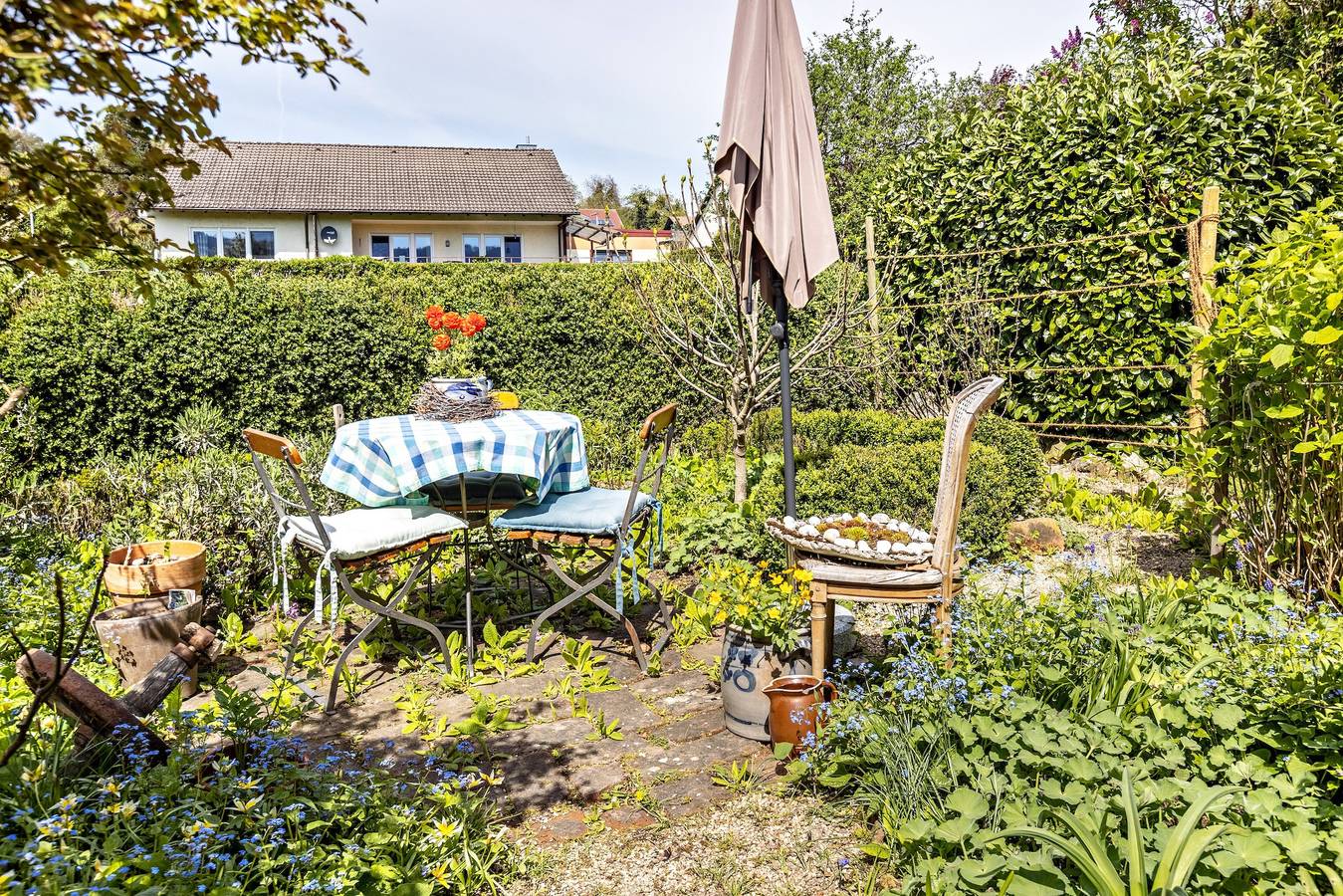 Ganze Wohnung, Gemütliche Ferienwohnung "Alina" mit Freisitz im Garten und Wlan, Nicht-Raucher-Wohnung in Singen, Hegau