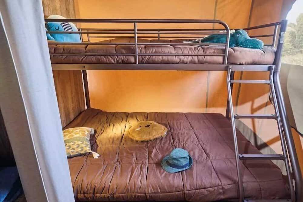 Zecamping 3* familial piscine chauffée animaux acceptés locatif 34m2 in Florac-Trois-Rivières, Cévennes