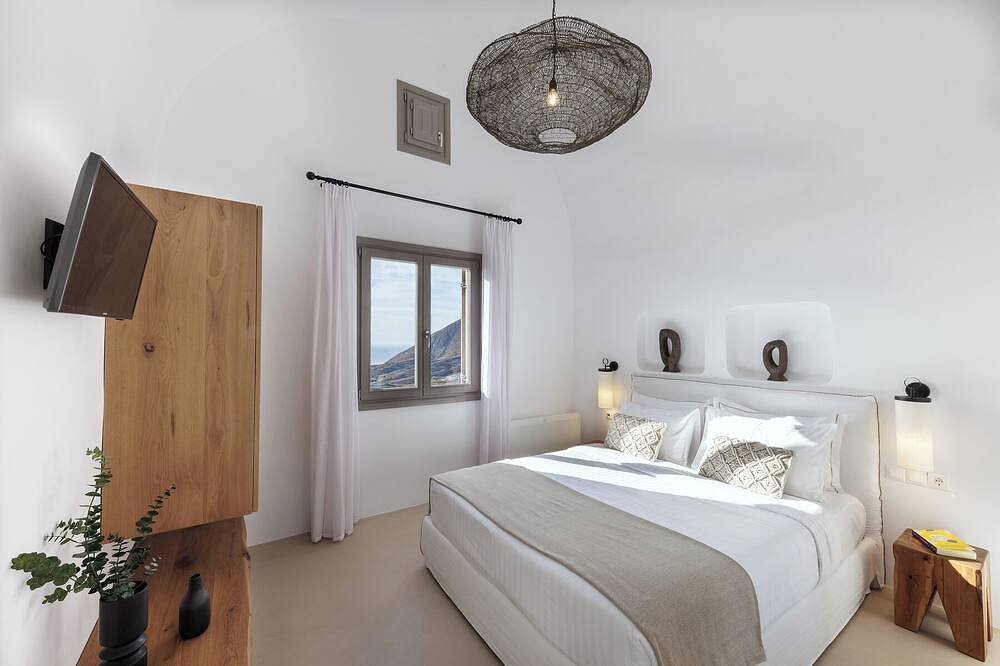 Eolia Senior Villa in Exo Gonia, Santorini