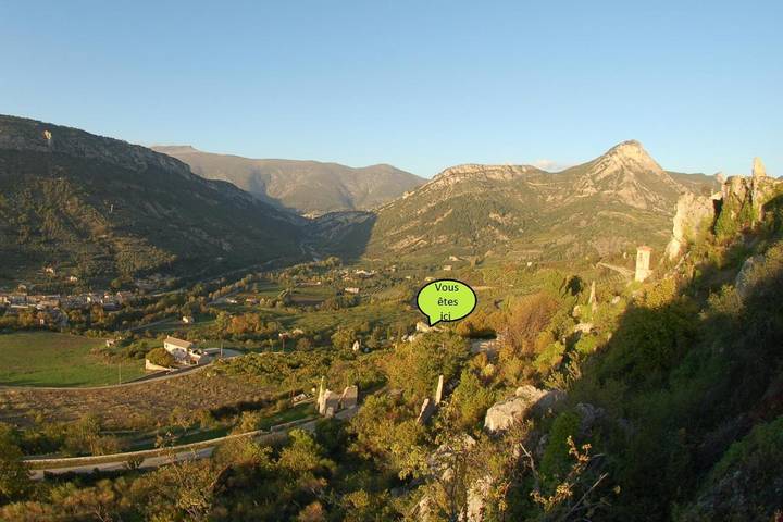 Location de vacances pour 5 personnes, avec Terrasse ainsi que Jardin et Vue à Sahune