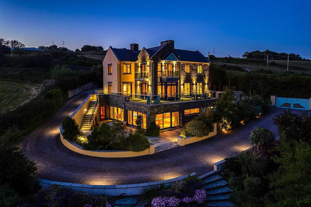 Wild Atlantic view, 5000sq ft in West Cork in Kilfaughnabeg, County Cork