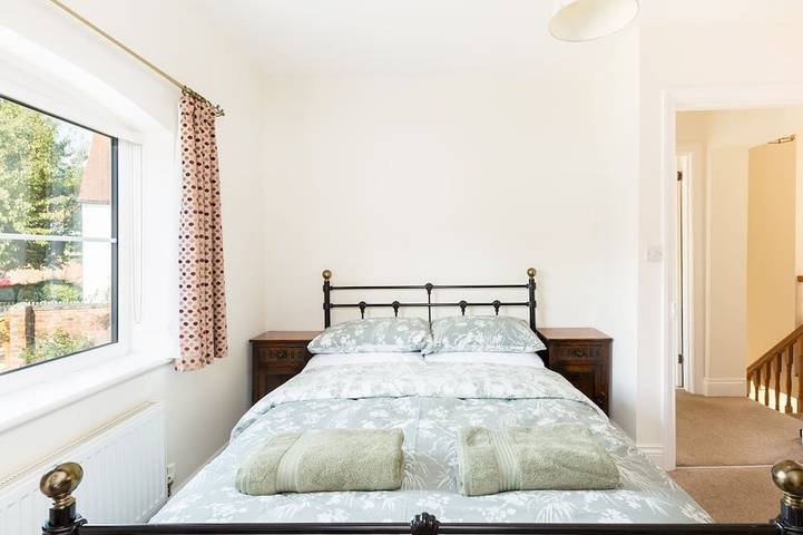 Cv34 4Jd 20 St Nicholas Church Street · Cosy 2 Bed, Central Warwick & Parking | Pass The Keys in Warwick, Warwickshire