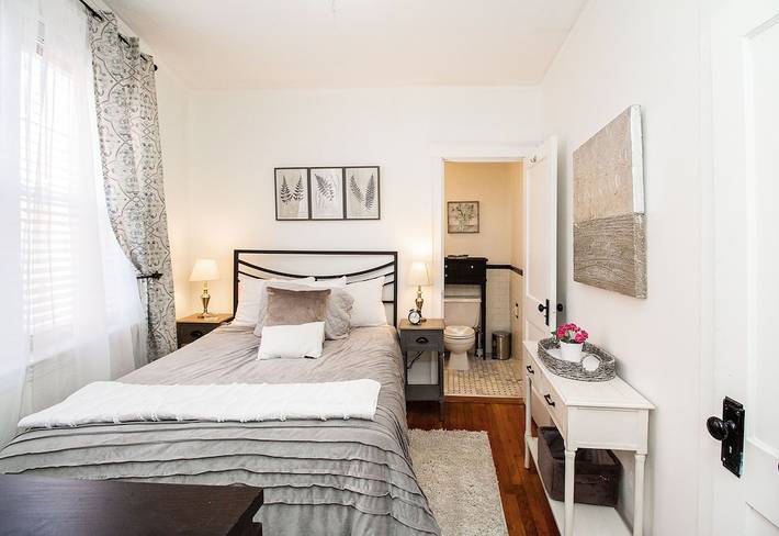 Vacation rental for 4 people, with pets in Brookline