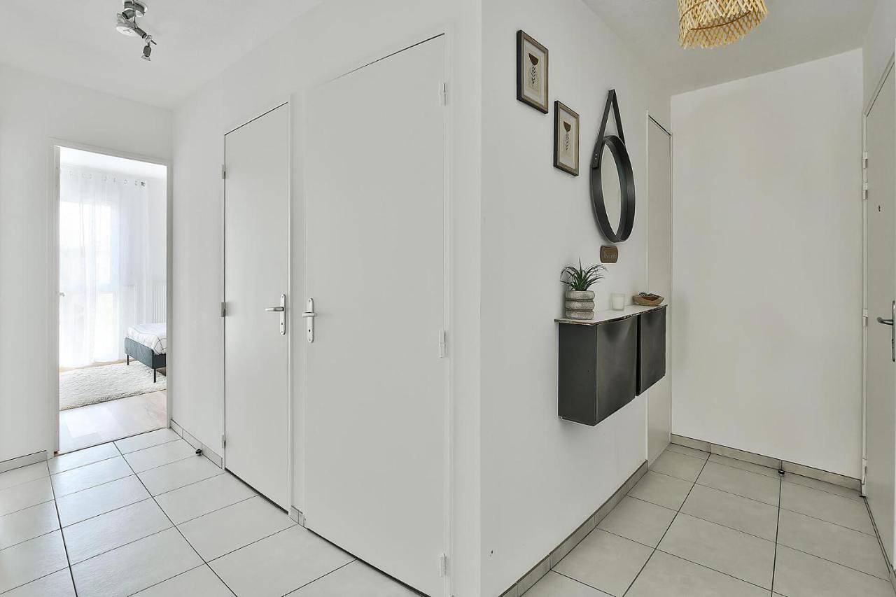 Appartement entier, Three-Bedroom Apartment in Grigny, Lyon et ses environs