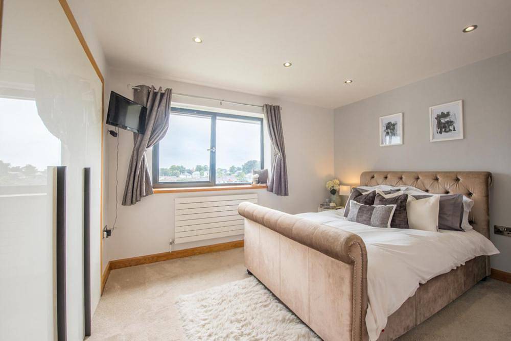 Deluxe Double Room with Shower in Tenby, Pembrokeshire