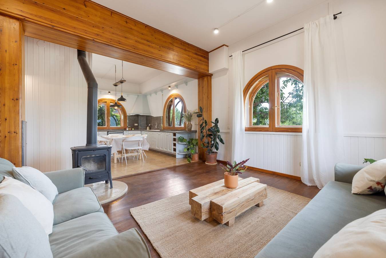 Entire apartment, Apartment 'Ca La Crish' with Mountain View, Shared Terrace and Wi-Fi in Horta de Sant Joan, Terra Alta
