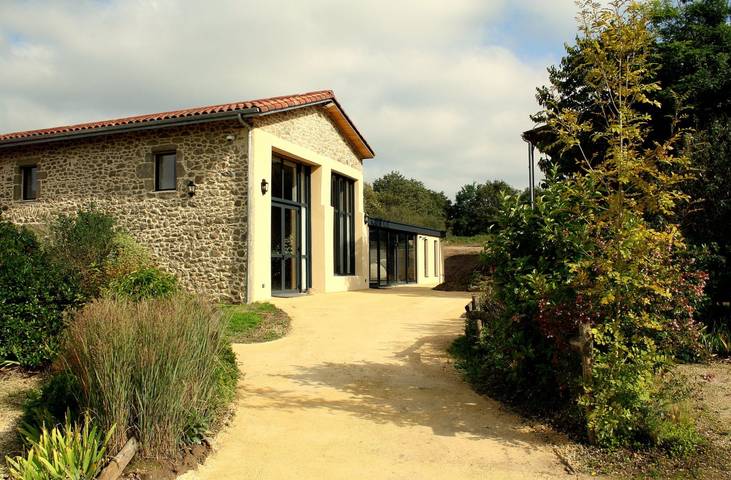 Gîte pour 30 personnes, avec piscine ainsi que terrasse et jardin - 1