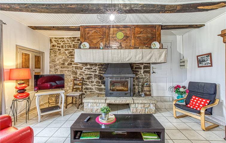 Appartement au centre ville avec parking, TV, congélateur et Wifi in Pierrefiche, Aveyron
