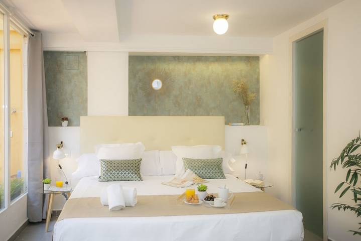 Entire apartment, Botanico Room Terrace Iii in Valencia City Centre, Valencia