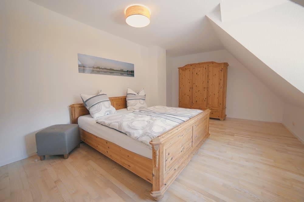 Ferienhaus \"Mien Huus an See\" mit Seezugang Bootssteg und Bademöglichkeit in Güstrow, Mecklenburgische Seenplatte