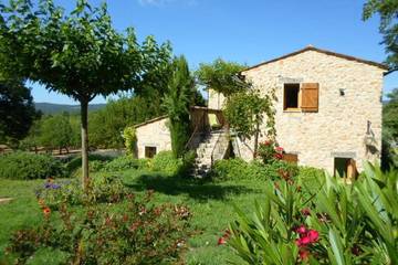 Gîte pour 4 personnes, avec jardin à Ampus