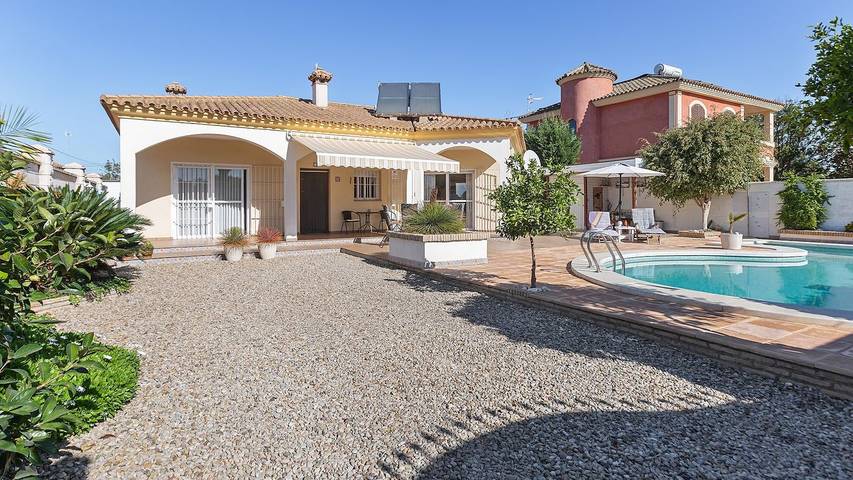 Chalet para 5 personas, con terraza y piscina en Sanlúcar de Barrameda