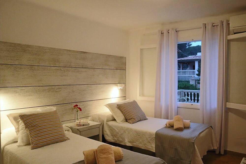 Ca'n Turicano In Porto Petro With Private Pool, Lovely Garden, Wi-Fi. (Vt/0184.) in Portopetro, Santanyí