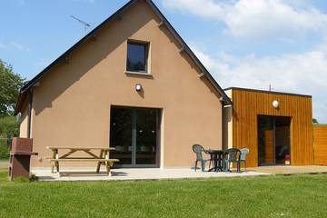 Gîte pour 12 personnes, avec jardin ainsi que jacuzzi et terrasse, animaux acceptés à Saint-Martin-des-Champs (Avranches)