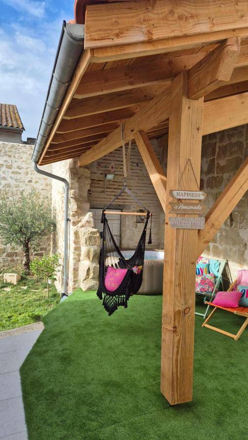 Le cœur de joli village Français in Gontaud-de-Nogaret, Région de Marmande
