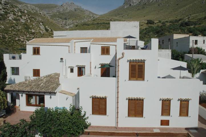 B&b per 3 persone, con Balcone e Terrazza nonché Giardino e Panorama a Macari