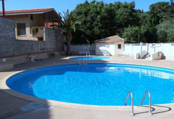 Gîte pour 4 personnes, avec piscine et balcon, animaux acceptés dans Plage D En Baux Port Vendres