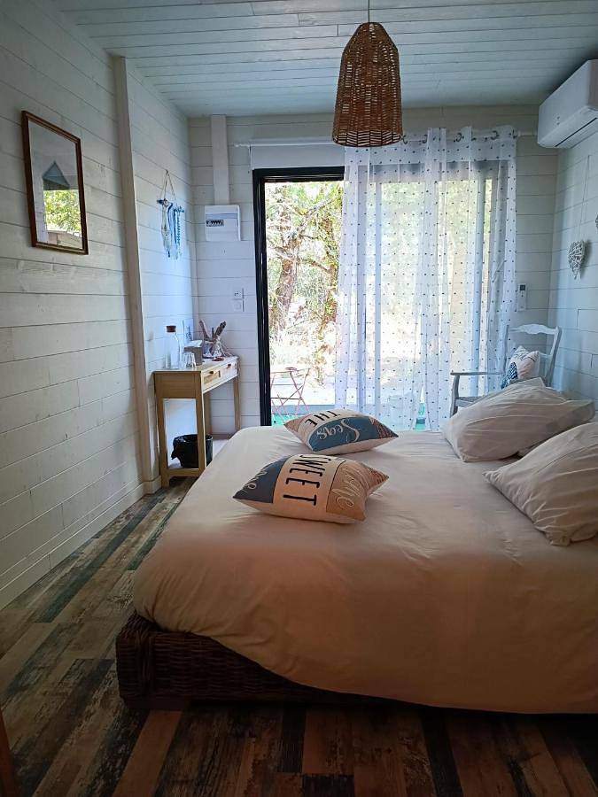Small Double Room in Moulis-en-Médoc, Parc naturel régional du Médoc