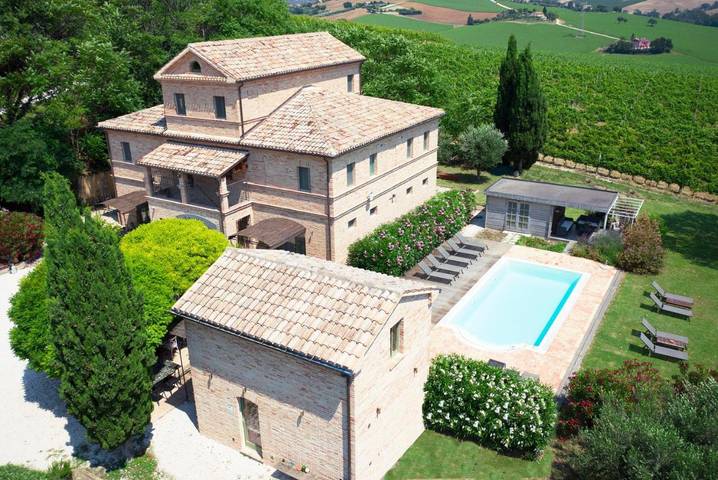 Casa vacanza per 2 persone, con Terrazza e Giardino nonché Piscina e Panorama a Morro d'Alba
