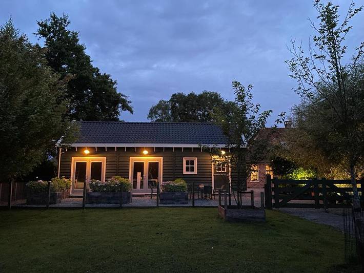B&b voor 4 personen, with Terras and Tuin as well as Uitzicht in Landsmeer