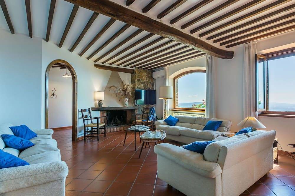 Wonderful  villa for 10 people with Wifi, A/C, Tv, patio, panoramic view and parking in Castellina in Chianti, Chianti