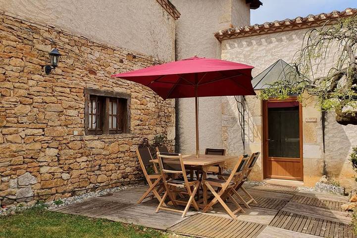 Gîte pour 6 personnes, avec Balcon ainsi que Jardin et Piscine