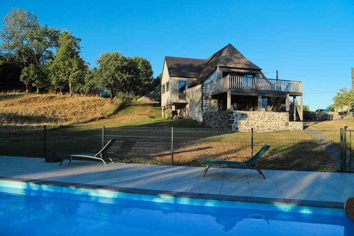 Gîte pour 12 personnes, avec jardin ainsi que terrasse et piscine - 1