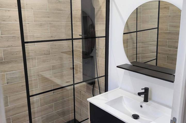 Ganze Wohnung, Ground-Floor Apt for 3 · Free Private Parking in Charleville-Mézières, Ardennen