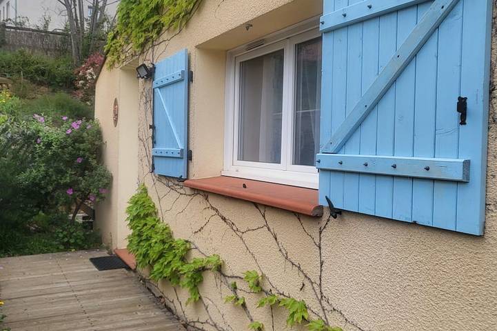 Chambre d'Hôtes avec petit déjeuner, cuisine et piscine en été ! in Reynès, Côte méditerranéenne (France)