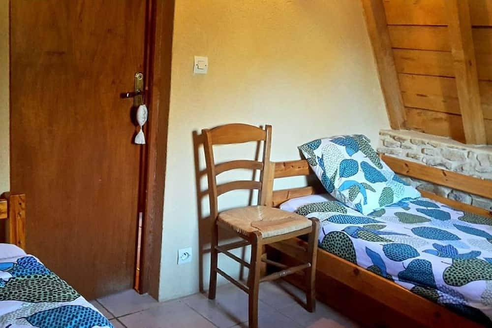 Authentique petite maison périgourdine avec piscine au sel aux portes de Sarlat in Proissans, Périgord Noir