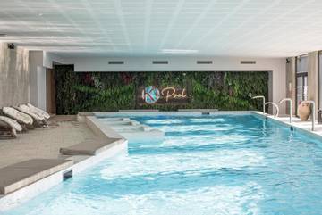 Hôtel pour 4 personnes, avec terrasse et jacuzzi ainsi que piscine et sauna à Serris