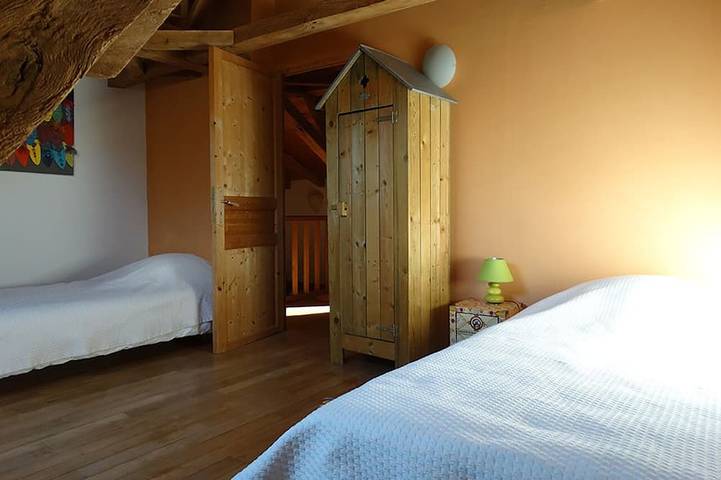 Gîte pour 10 personnes, avec Terrasse ainsi que Jardin et Piscine à Bourrou - 2