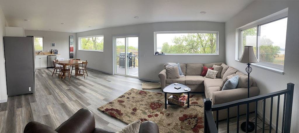 Clean, Cozy, Lake Home. Family, Pet and Outdoorsman Oasis. Winter access. in North Dakota