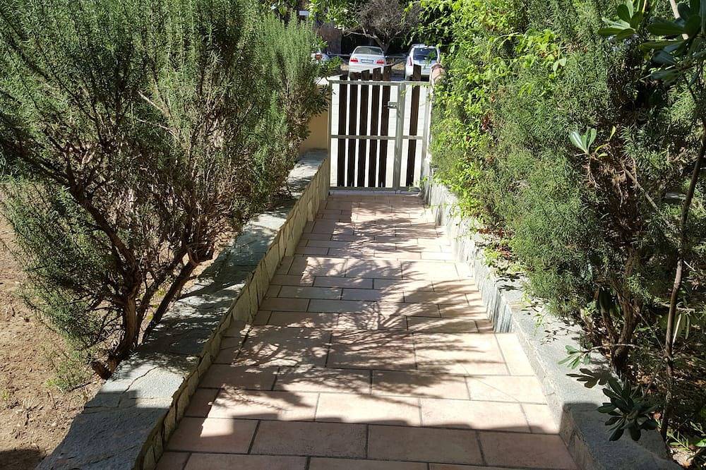 Ganze Wohnung, Unmissable apartment with garden 100mt from the sea, Campulongu - ground floor in Villasimius, Cagliari Provinz