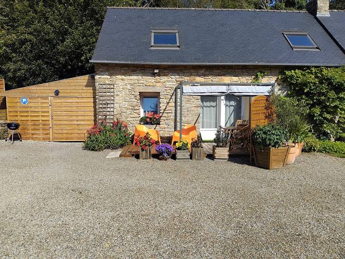 Gîte pour 2 personnes, avec terrasse et jardin dans le Finistère