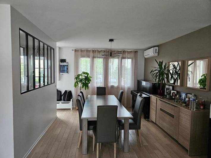 Maison de vacances pour 10 personnes, avec Balcon et Terrasse ainsi que Jardin et Piscine